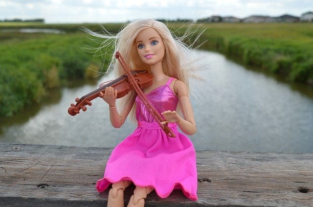 barbie with violin